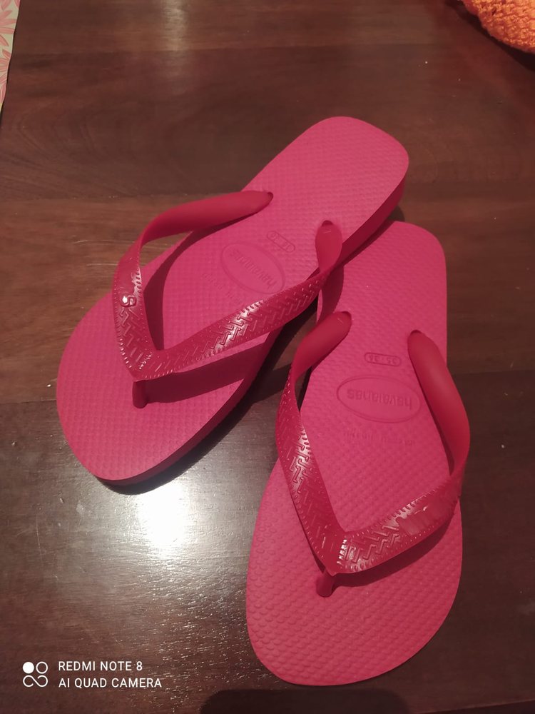 Chinelo liso antes do bordado